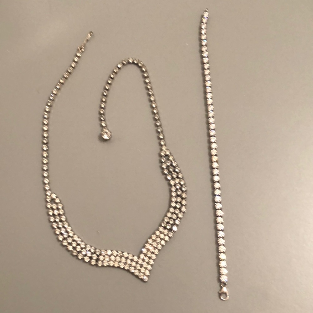 Very old vintage sterling silver necklace and bracelet